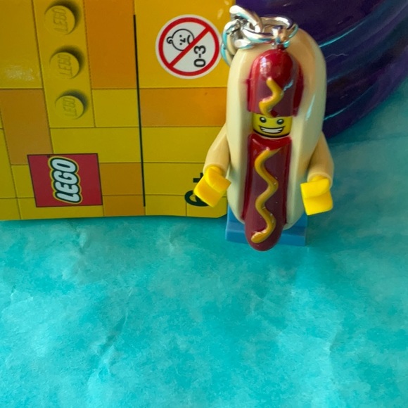 🌭LEGO HOTDOG GUY KEYCHAIN 🌭NWT 🌭 - Picture 13 of 16